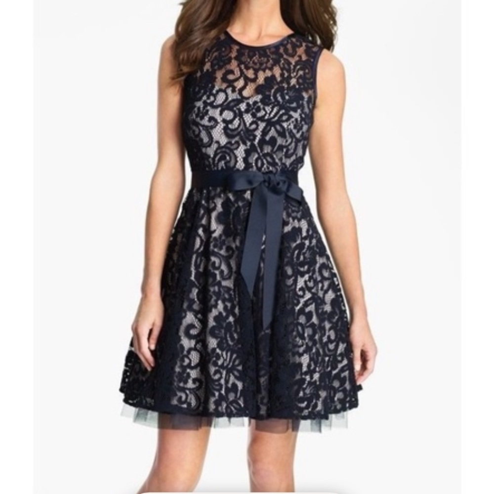 Betsy & Adam Cocktail Dress Sleeveless Formal Lace Navy Blue Dress Size 4